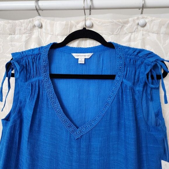 Counterparts ☆  Blue Smocked Tie Front Sleeveless Blouse. 62% Rayon 38% Poly - Picture 4 of 9